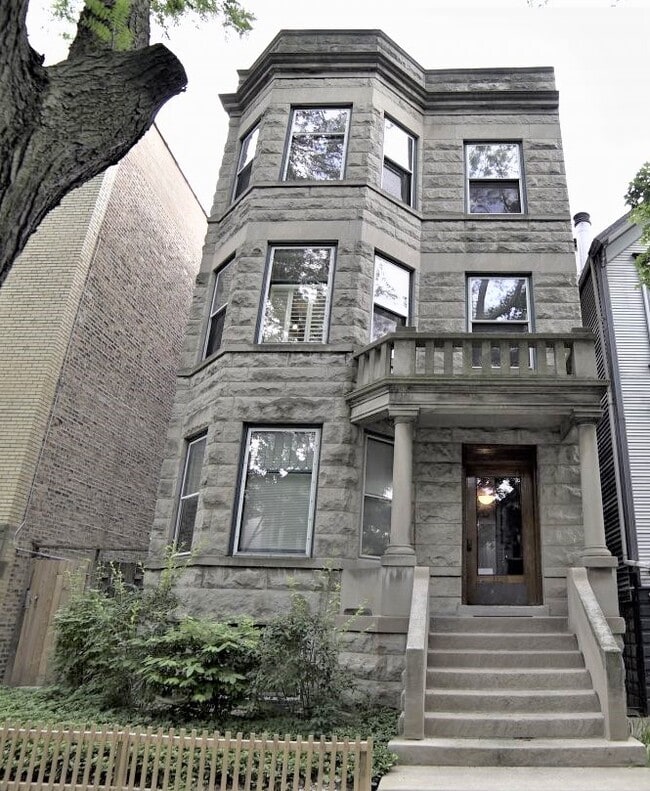 Photo - 1129 W Oakdale Ave Unit 1R