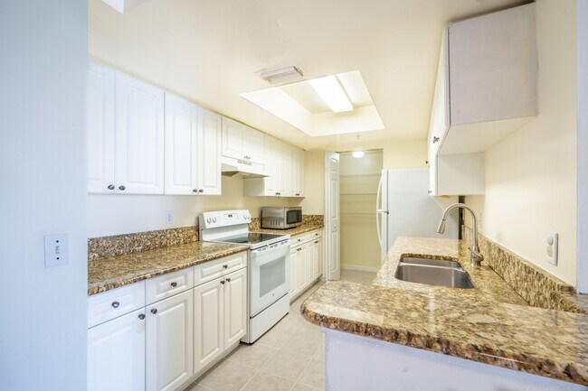 Photo - 1300 Crestwood Ct S Unit 1304