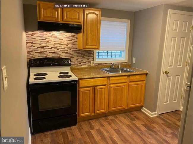 Photo - 613 E 12th St