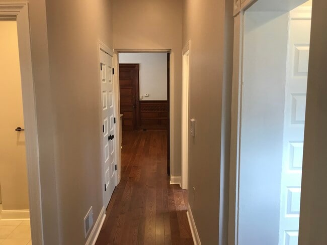 Hallway - 930 N Lincoln Ave