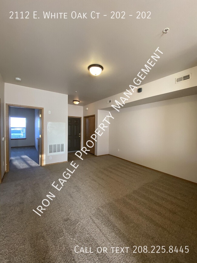 Photo - 2112 E White Oak Ct Unit 202
