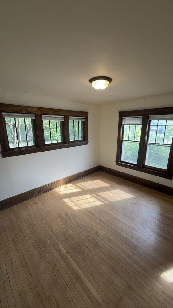 Photo - Huge 5 Bed 2 Bath home near UWEC with big bedrooms!