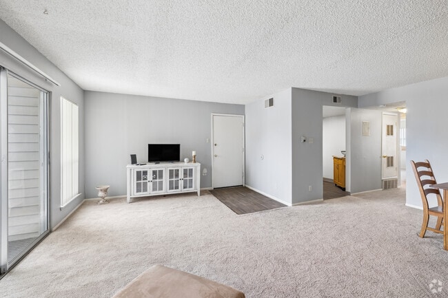 2BR, 2BA - 1,050SF - Living Room