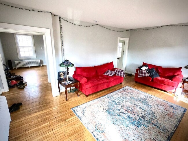 Photo - 8/1 Fantastic Location. Fenced Yard. 4 bed 2 bath. Porch. Hardwood. Close to CMU