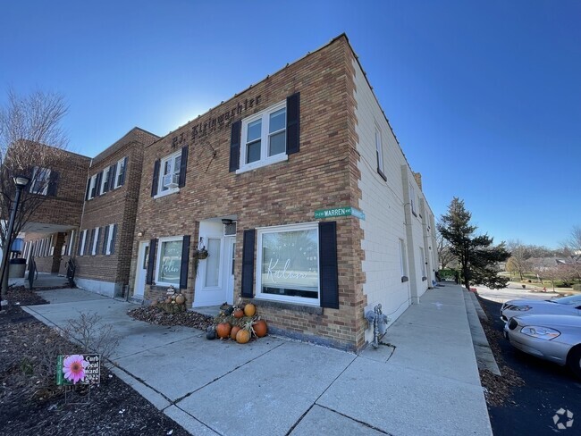 Building Photo - 3S230 Warren Ave Unit 3 Rental