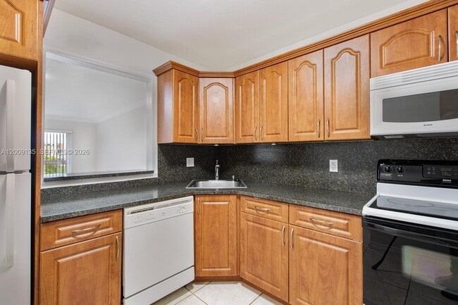 Building Photo - 8101 Camino Real Unit C401