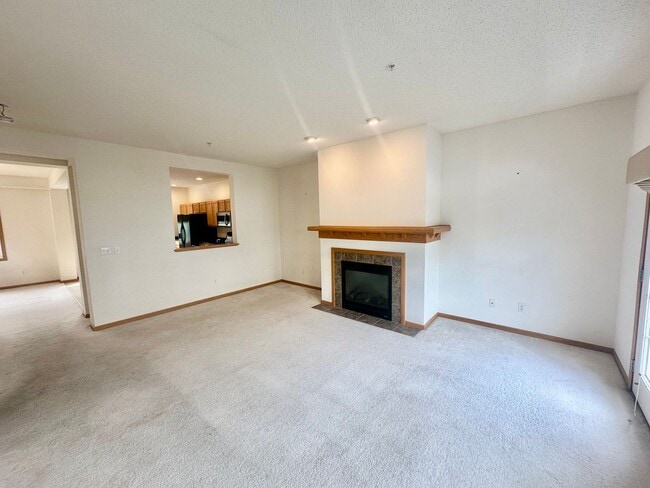 Photo - Gorgeous X-Large 4 Bedroom Townhome in Map...