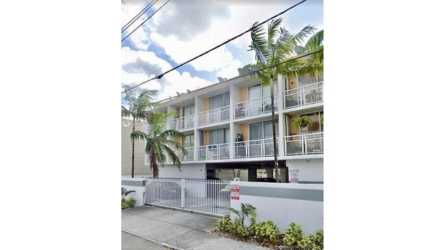 Photo - 450 SW 3rd St Unit 11