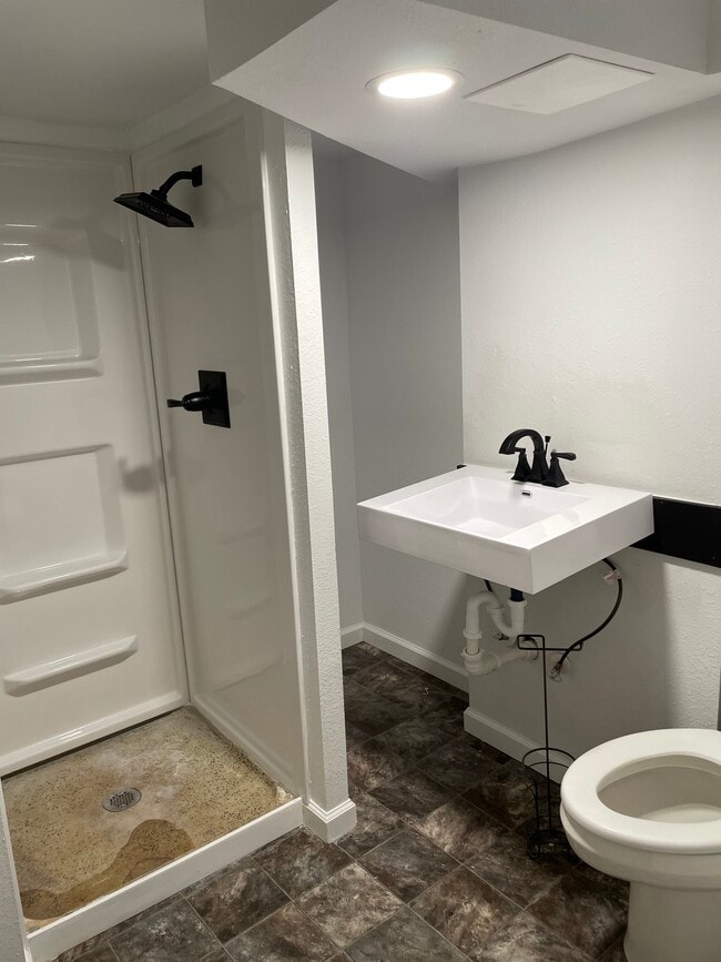 Photo - 639 S Main Ave