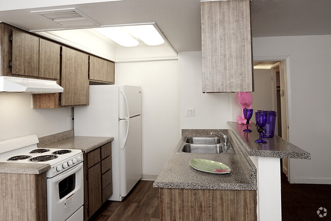 Studio, 1BA - 435 SF - Biltmore on the Lake Apartments