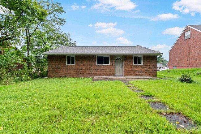 Photo - 131 S Joslyn Dr