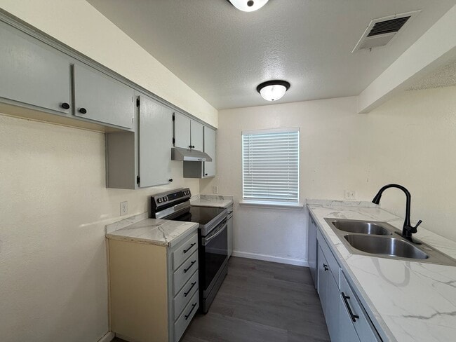 Photo - NewB VS L2704-2708 Unit 2704