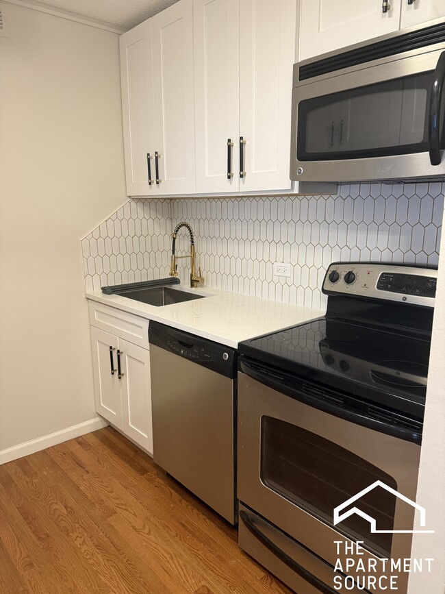 Building Photo - 1313 N Ritchie Ct Unit 903