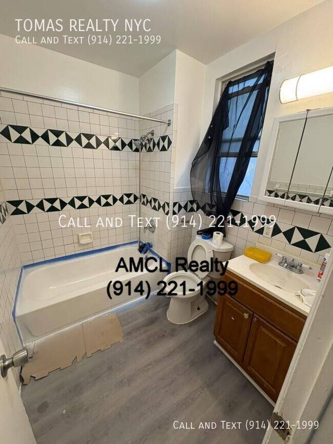 Photo - 149 W 5th St