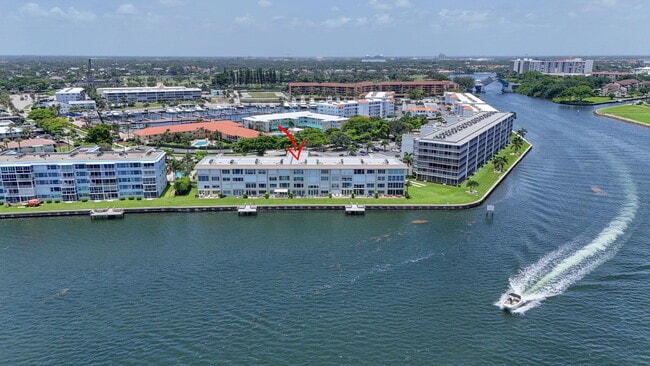 Photo - 52 Yacht Club Dr Unit 305