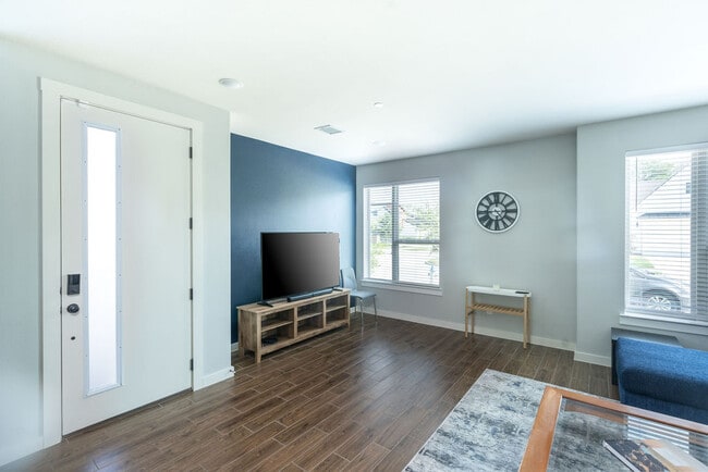Photo - 1401 Alberti Ave