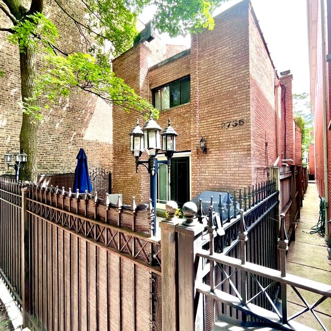 Building Photo - 2735 N Mildred Ave
