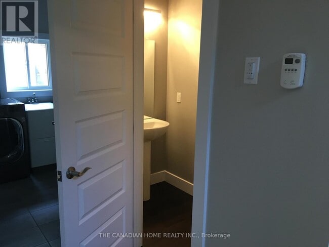 Photo - 1753 Brayford Ave