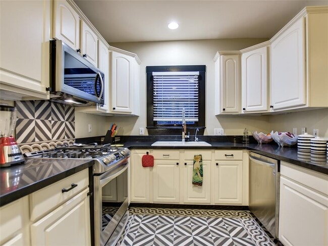 Photo - 1317 Kenwood Ave
