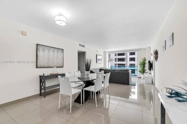 Photo - 4001 S Ocean Dr Unidad 5J