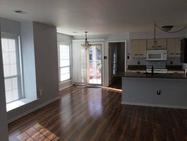Building Photo - 209 Foxmeadow Dr Rental