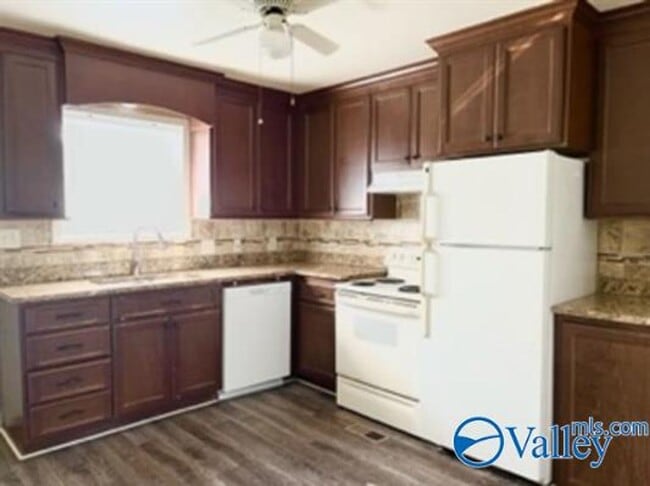 Photo - 1332 Oshaughnessy Ave NE Unit 1332 Oshaughnessey 2