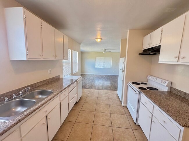 Photo - 611 Sheridan St Unit TOP