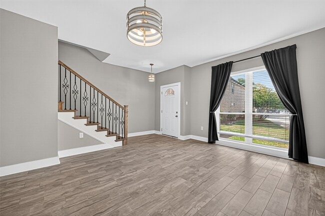 Building Photo - 830 Threadneedle St Unit True