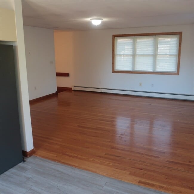 Building Photo - 2 Ruby Rd Unit 2