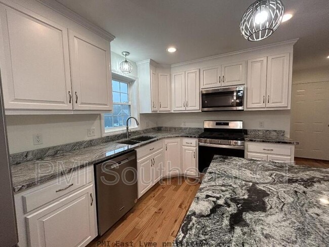 Photo - 23 Quakertown Mdws