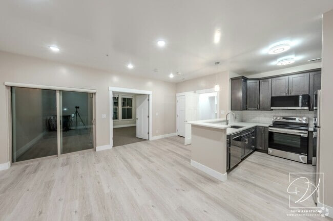 Building Photo - 67 S Main St Unit #402 Type C Rental