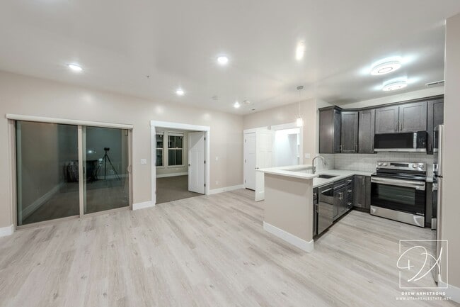 Building Photo - 67 S Main St Unit #402 Type C Rental