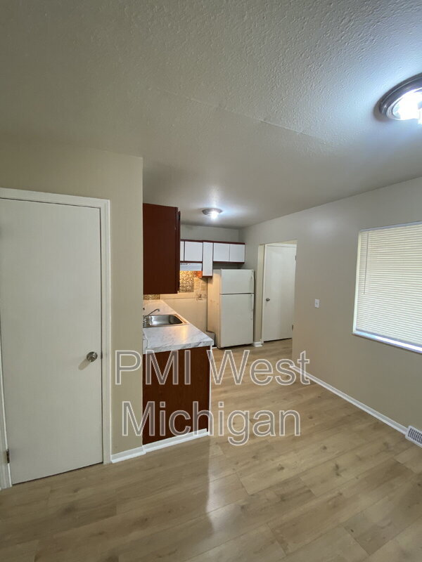 6081 In the Pines Dr SE