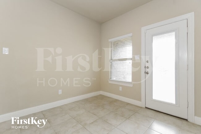 Photo - 16209 Weymouth Dr