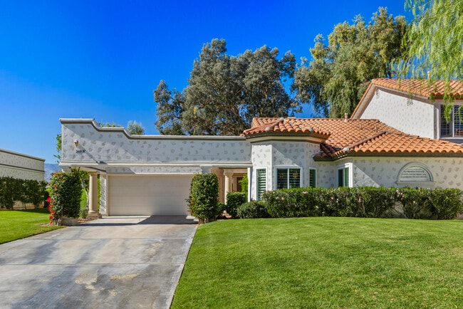 Photo - 269 Vista Royale Cir W