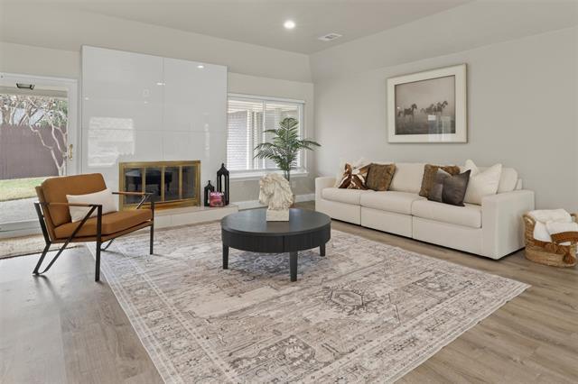 Building Photo - 6350 Glennox Ln