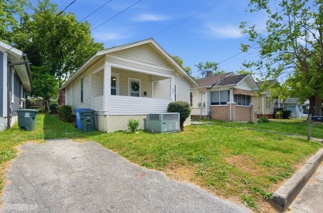 Photo - 216 N Hickory St