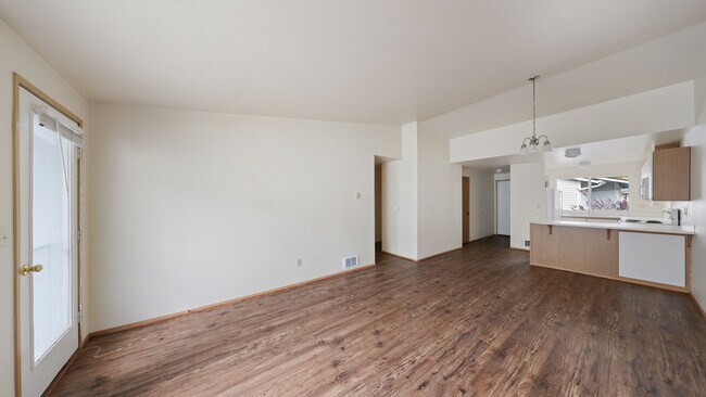 Photo - 3 Bed 2 Bath - Downtown - Assigned Parking Unit C202