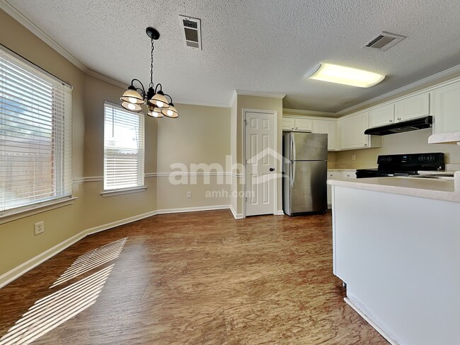 Photo - 1406 Siskin Dr