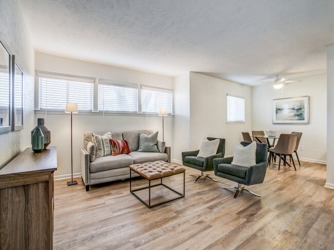 Photo - Avaya Garland