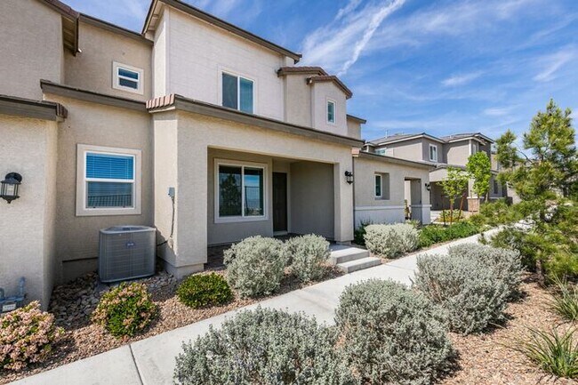 Photo - Beautiful 3 Bedroom Townhome with Mountain Views