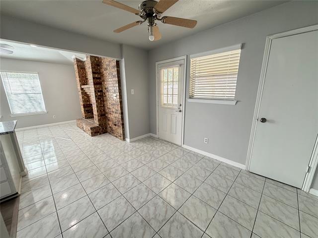 Photo - 5812 Kennedy St