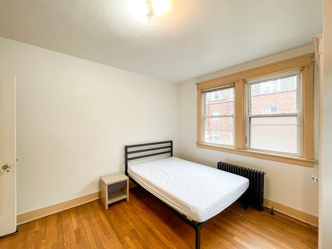 Photo - 5722 Beacon St