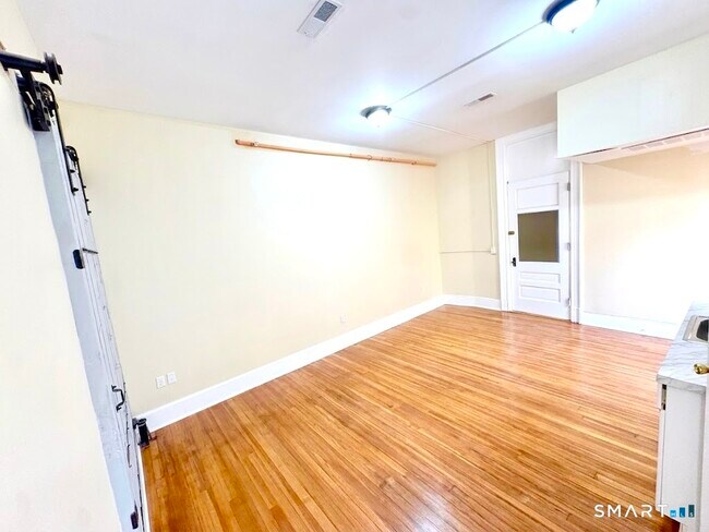 Photo - 105 Bank St Unit 3D