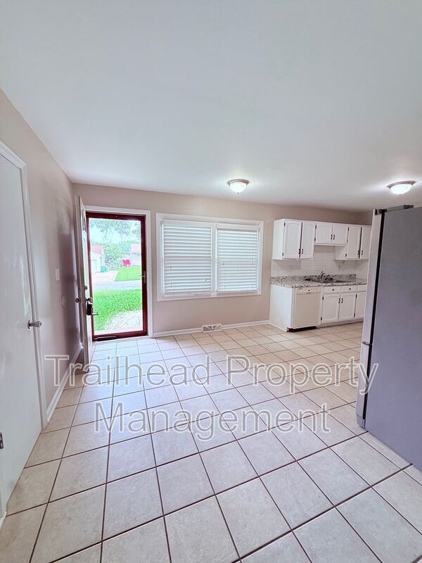 208 SW McClendon Dr