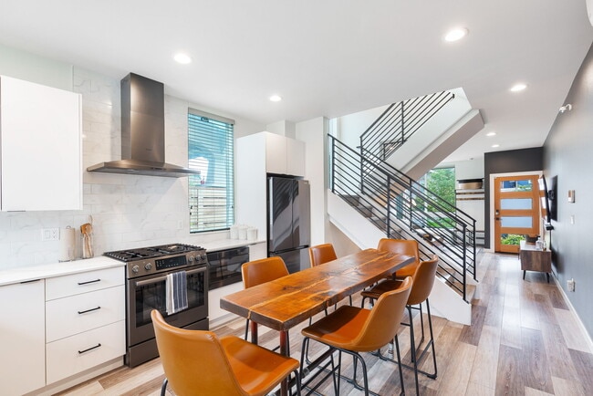 Photo - 1716 N 47th St