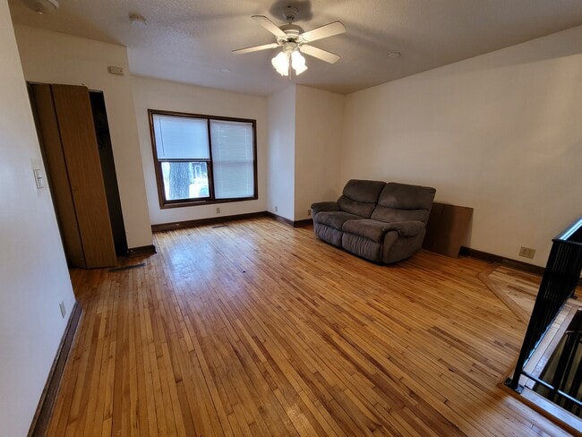 Photo - 1910 Feronia Ave