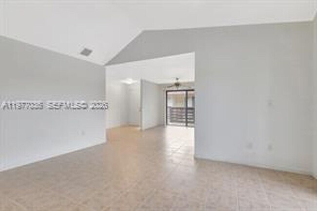 Photo - 615 NW 210th St