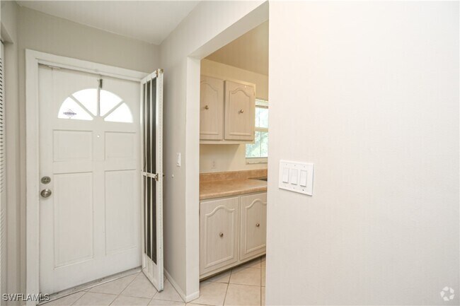 Building Photo - 221 Cypress Way E Unit 201 Rental