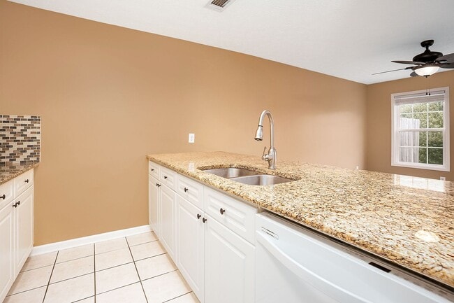 Photo - 2428 E University Dr